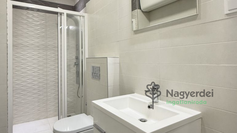 Debrecen, Sestakert, Lakás, tégla lakás  