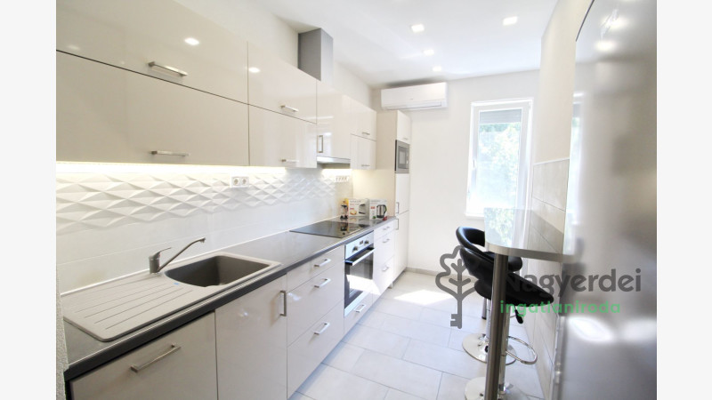 Debrecen, Sestakert, Lakás, tégla lakás  