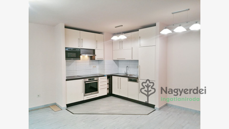 Debrecen, Belváros, Lakás, tégla lakás  