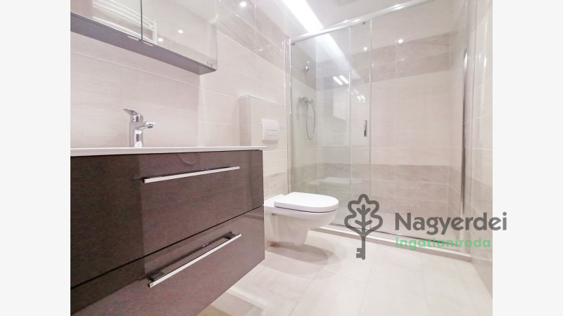 Debrecen, Belváros, Lakás, tégla lakás  