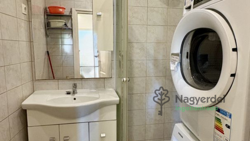 Debrecen, Bem tér, Lakás, tégla lakás  