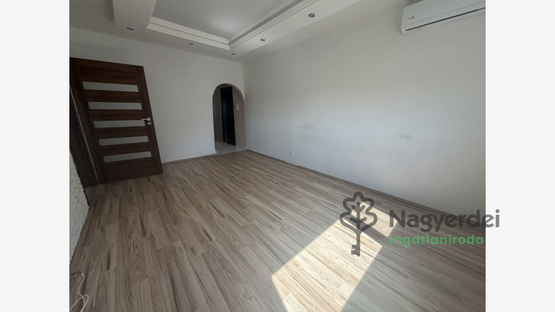 Debrecen, Szentlászlófalva, Lakás, panel lakás  