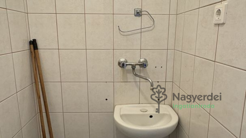 Debrecen, Júliatelep, Kereskedelmi ingatlan, vendéglő  