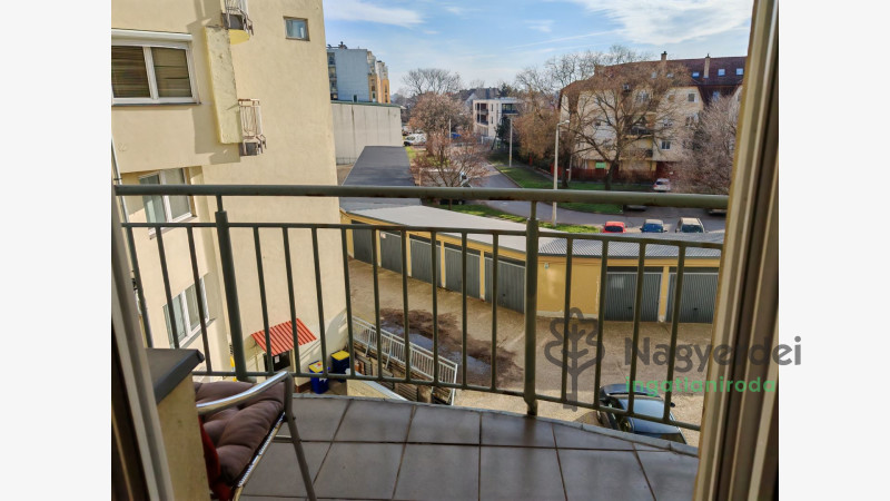 Debrecen, Széchenyikert, Lakás, tégla lakás  