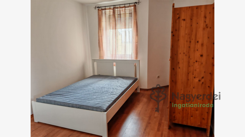 Debrecen, Széchenyikert, Lakás, tégla lakás  