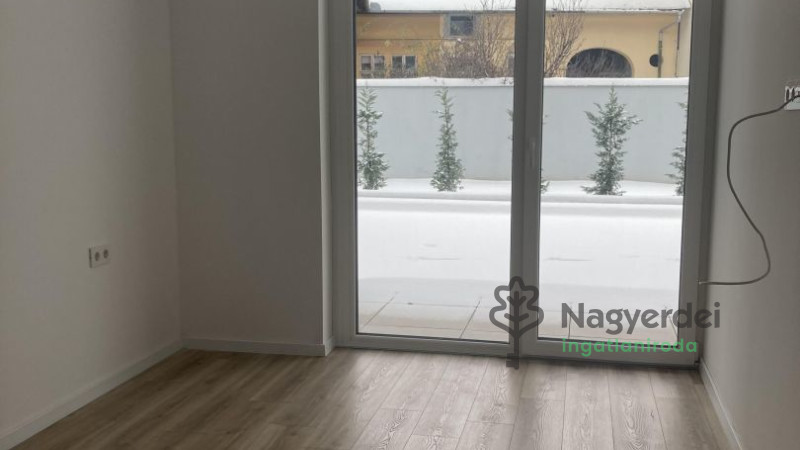 Debrecen, Miklóskapu, Lakás, tégla lakás  