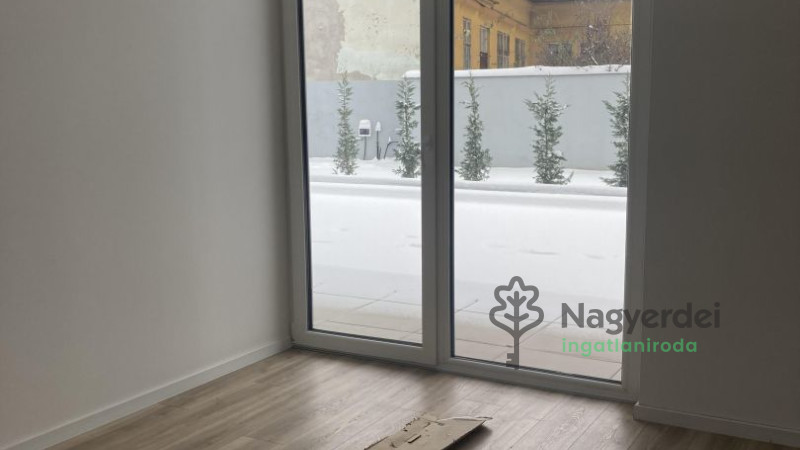 Debrecen, Miklóskapu, Lakás, tégla lakás  