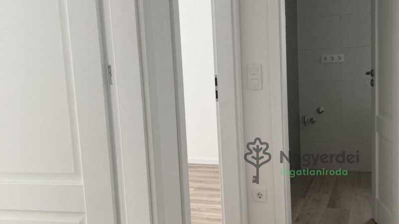 Debrecen, Miklóskapu, Lakás, tégla lakás  