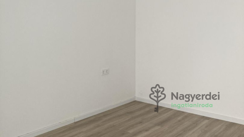 Debrecen, Miklóskapu, Lakás, tégla lakás  