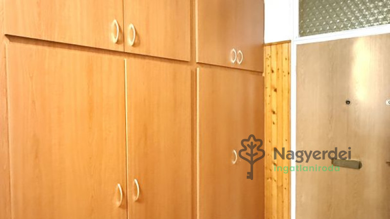 Debrecen, Nagyerdő, Lakás, tégla lakás  