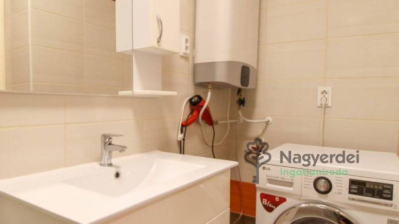 Debrecen, Nagyerdő, Lakás, tégla lakás  