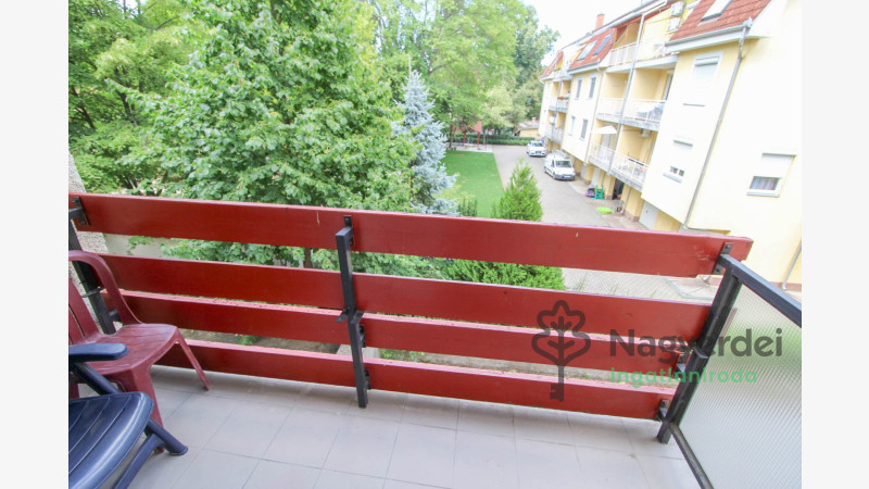 Debrecen, Nagyerdő, Lakás, tégla lakás  