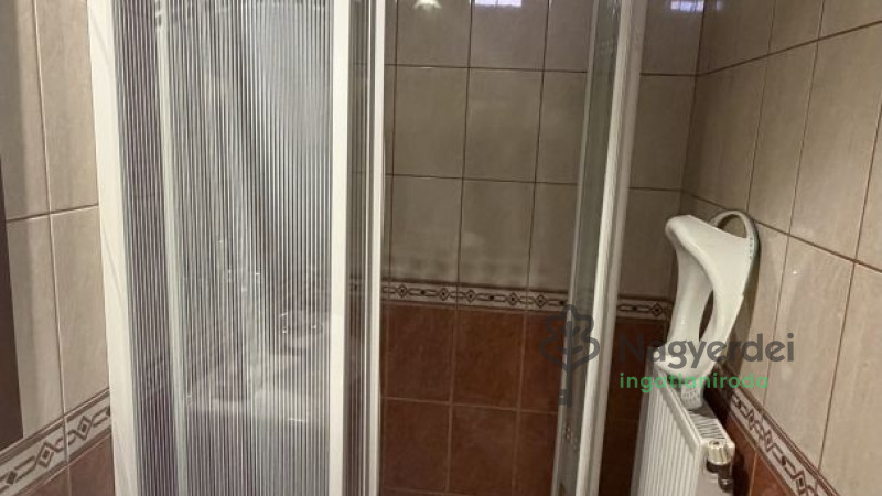 Debrecen, Falóger, Ház, sorház  