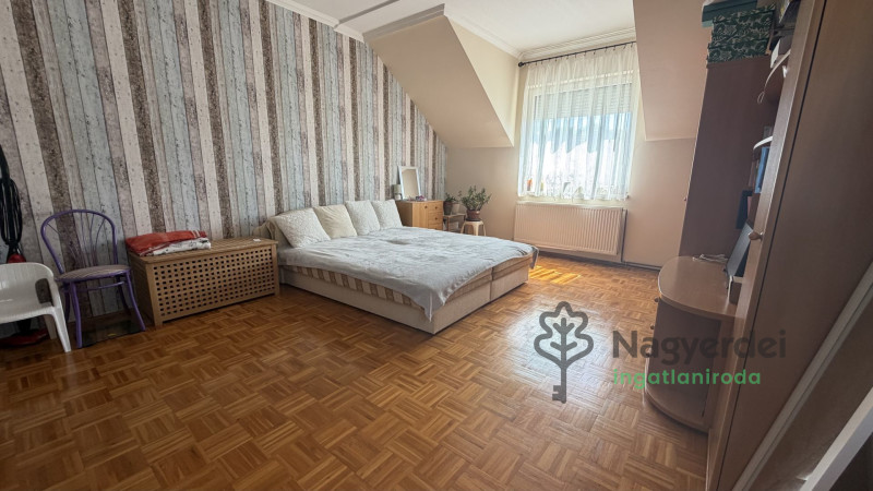 Debrecen, Falóger, Ház, sorház  
