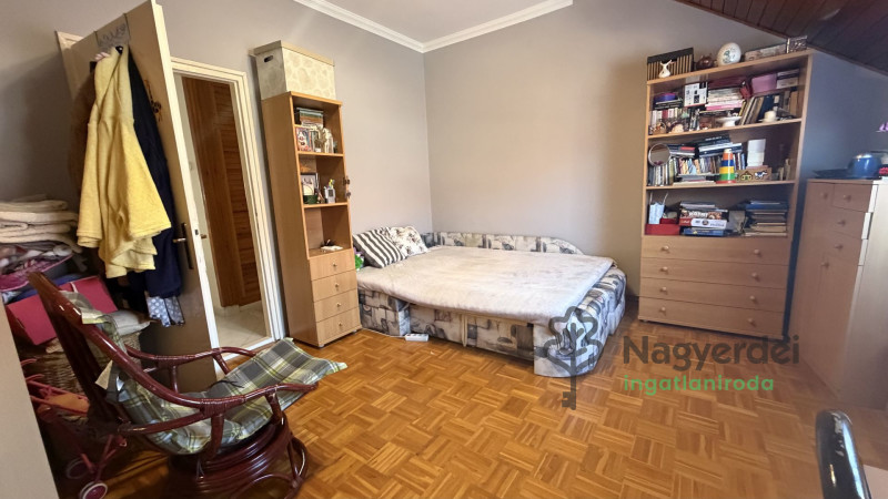 Debrecen, Falóger, Ház, sorház  