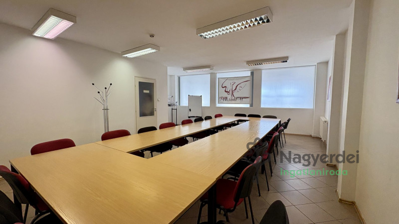 Debrecen, Belváros, Iroda, irodaházban  