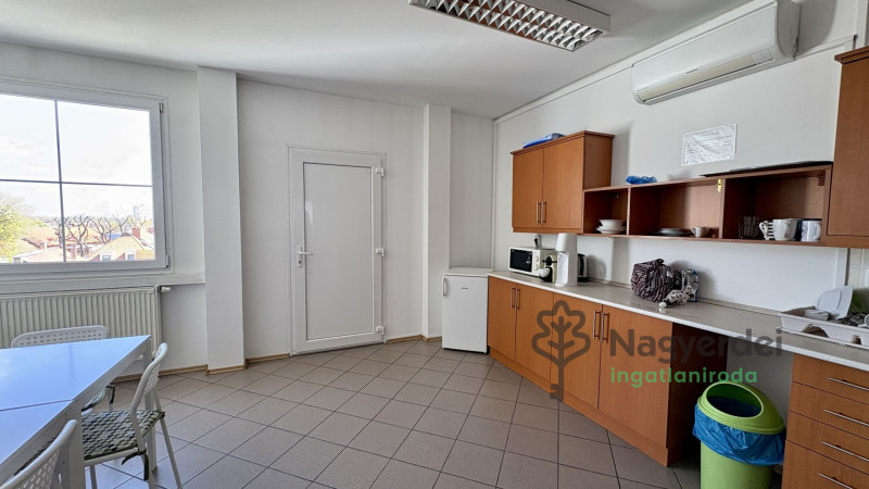 Debrecen, Belváros, Iroda, irodaházban  