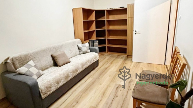 Debrecen, Nagyerdőalja, Lakás, tégla lakás  
