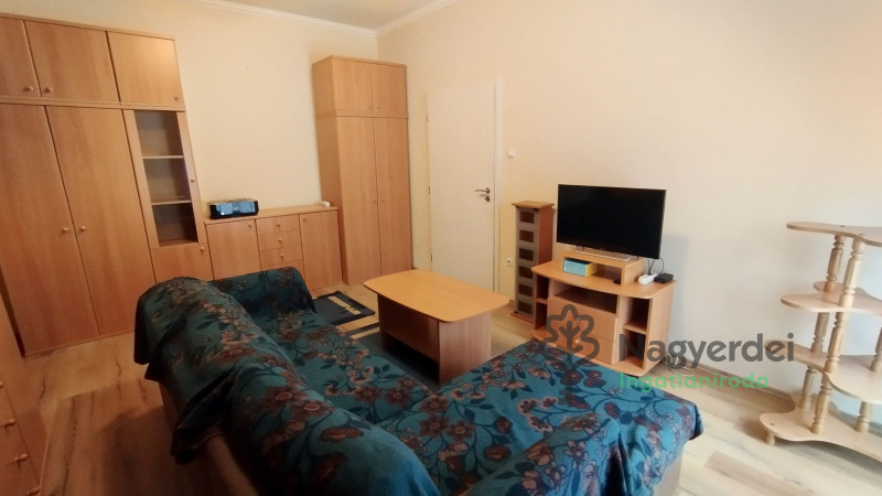 Debrecen, Nagyerdőalja, Lakás, tégla lakás  