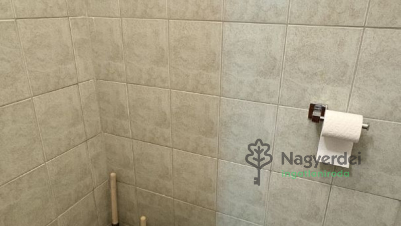 Debrecen, Nagyerdőalja, Lakás, tégla lakás  