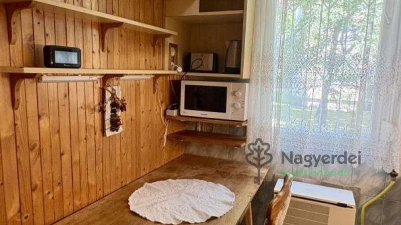 Debrecen, Nagyerdőalja, Lakás, tégla lakás  