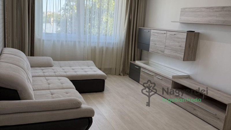 Debrecen, Burgundia, Lakás, panel lakás  