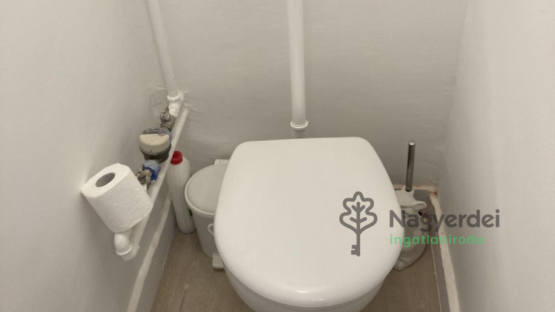 Debrecen, Belváros, Lakás, csúsztatott zsalus  