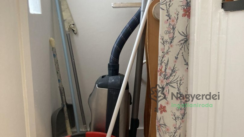 Debrecen, Belváros, Lakás, csúsztatott zsalus  