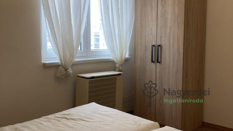 Debrecen, Belváros, Lakás, csúsztatott zsalus  