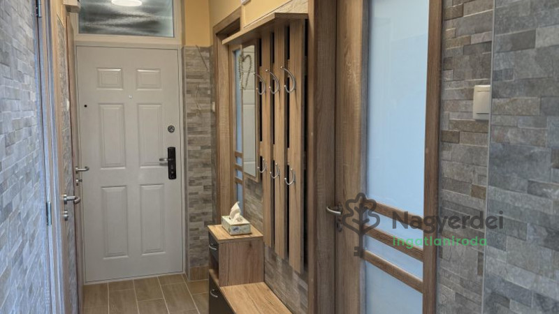 Debrecen, Nagyerdőalja, Lakás, tégla lakás  