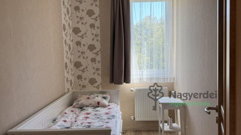 Debrecen, Nagyerdőalja, Lakás, tégla lakás  