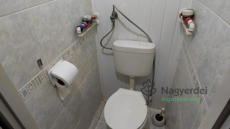 Debrecen, Sestakert, Lakás, csúsztatott zsalus  