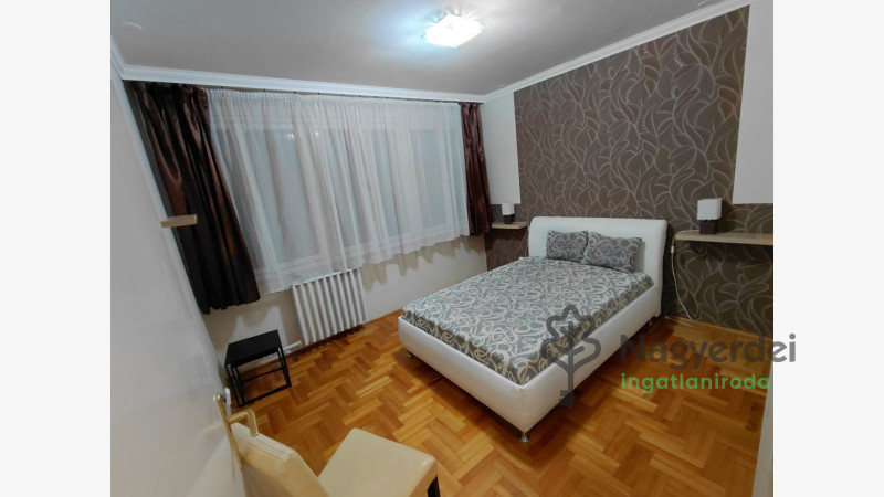 Debrecen, Sestakert, Lakás, csúsztatott zsalus  