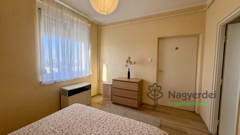 Debrecen, Nagyerdő, Lakás, tégla lakás  