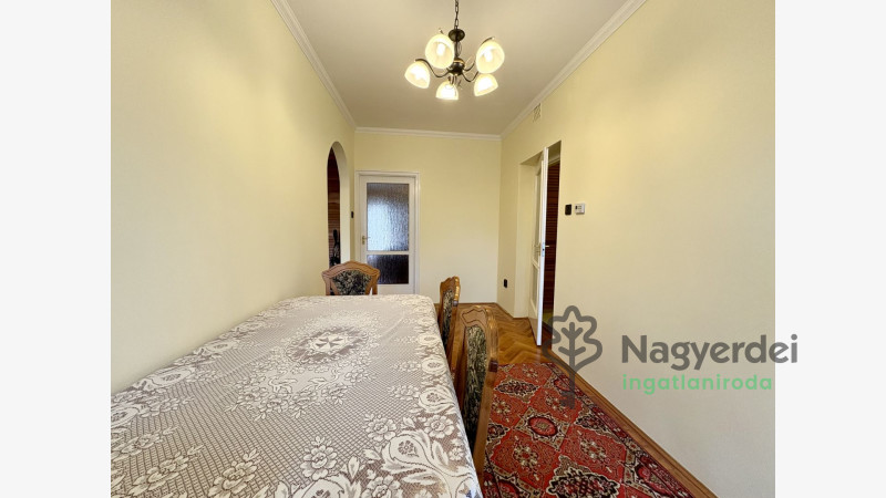 Debrecen, Nagyerdő, Lakás, tégla lakás  