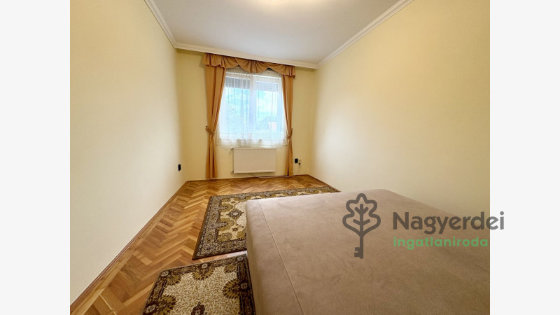 Debrecen, Nagyerdő, Lakás, tégla lakás  