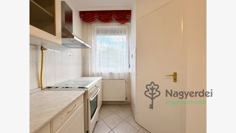 Debrecen, Nagyerdő, Lakás, tégla lakás  