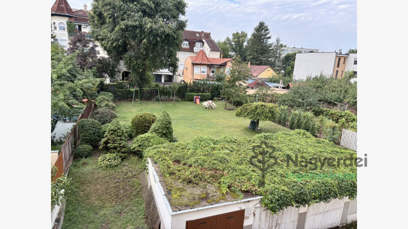 Debrecen, Nagyerdő, Lakás, tégla lakás  