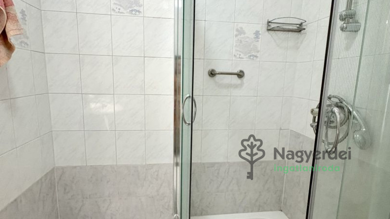 Debrecen, Nagyerdő, Lakás, tégla lakás  