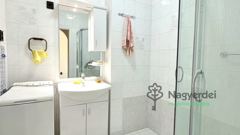 Debrecen, Nagyerdő, Lakás, tégla lakás  
