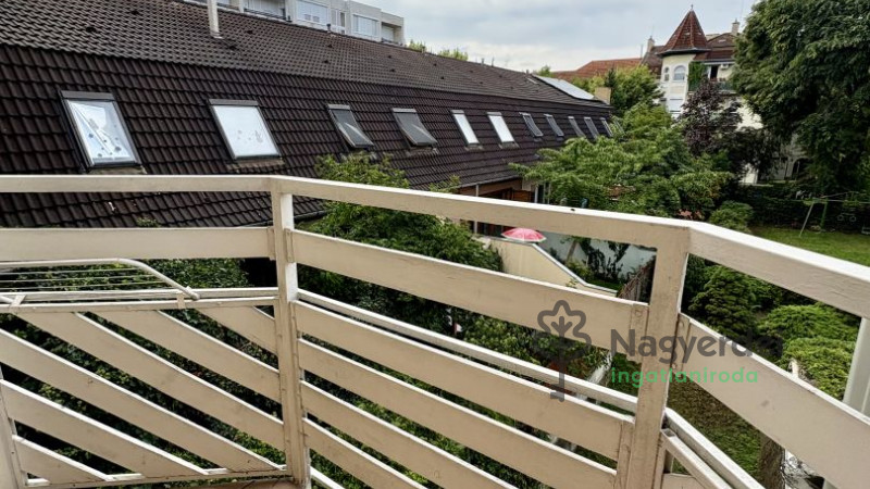 Debrecen, Nagyerdő, Lakás, tégla lakás  