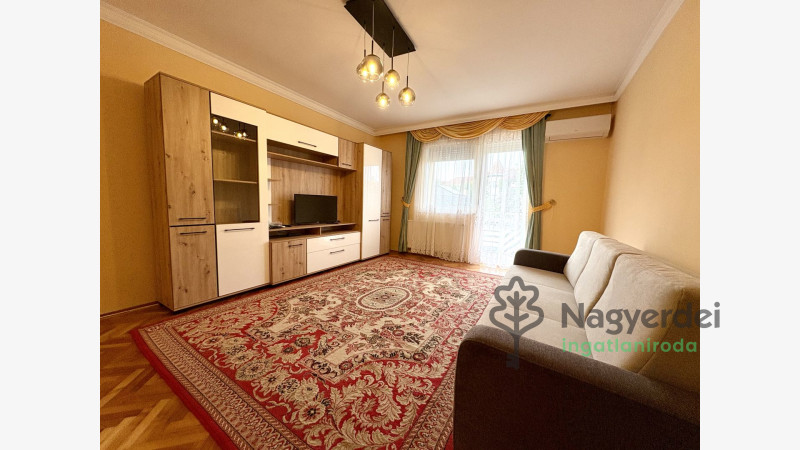 Debrecen, Nagyerdő, Lakás, tégla lakás  