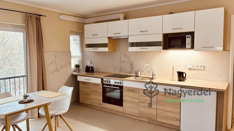 Debrecen, Dobozikert, Lakás, tégla lakás  