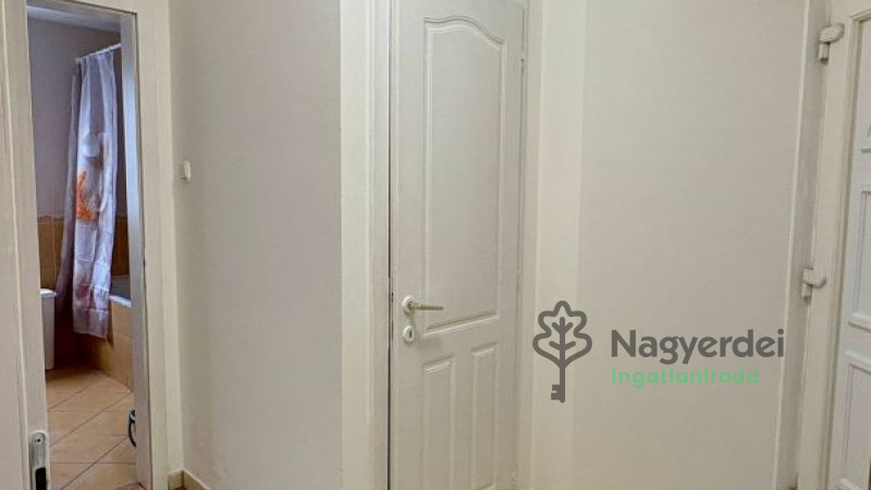 Debrecen, Nagyerdő, Lakás, tégla lakás  