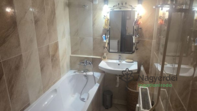 Debrecen, Egyetemváros, Lakás, csúsztatott zsalus  