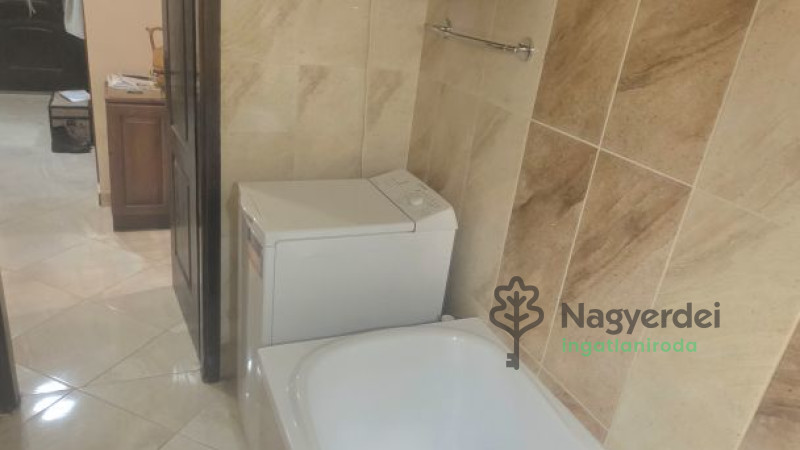 Debrecen, Egyetemváros, Lakás, csúsztatott zsalus  