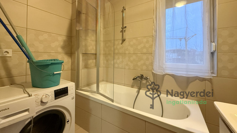 Debrecen, Sestakert, Lakás, tégla lakás  