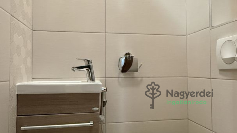 Debrecen, Sestakert, Lakás, tégla lakás  