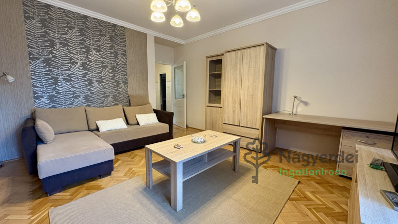 Debrecen, Nagyerdő, Lakás, tégla lakás  