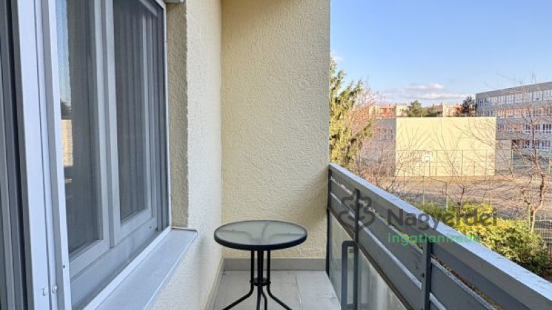 Debrecen, Nagyerdő, Lakás, tégla lakás  